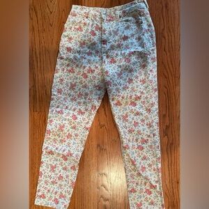 EUC Floral Stretch Mom Jeans Size 0 Short.